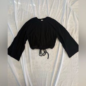 405 Wilfred Black Bell Sleeve Crop Top XS Aritzia Stretch Statement Top